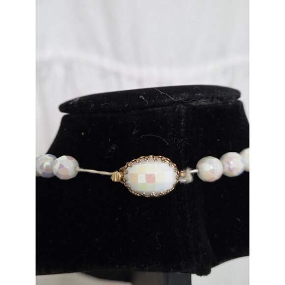 Vtg White Aurora Borealis AB Faceted Glass Bead Necklace Decorative Box Clasp - Picture 13 of 14